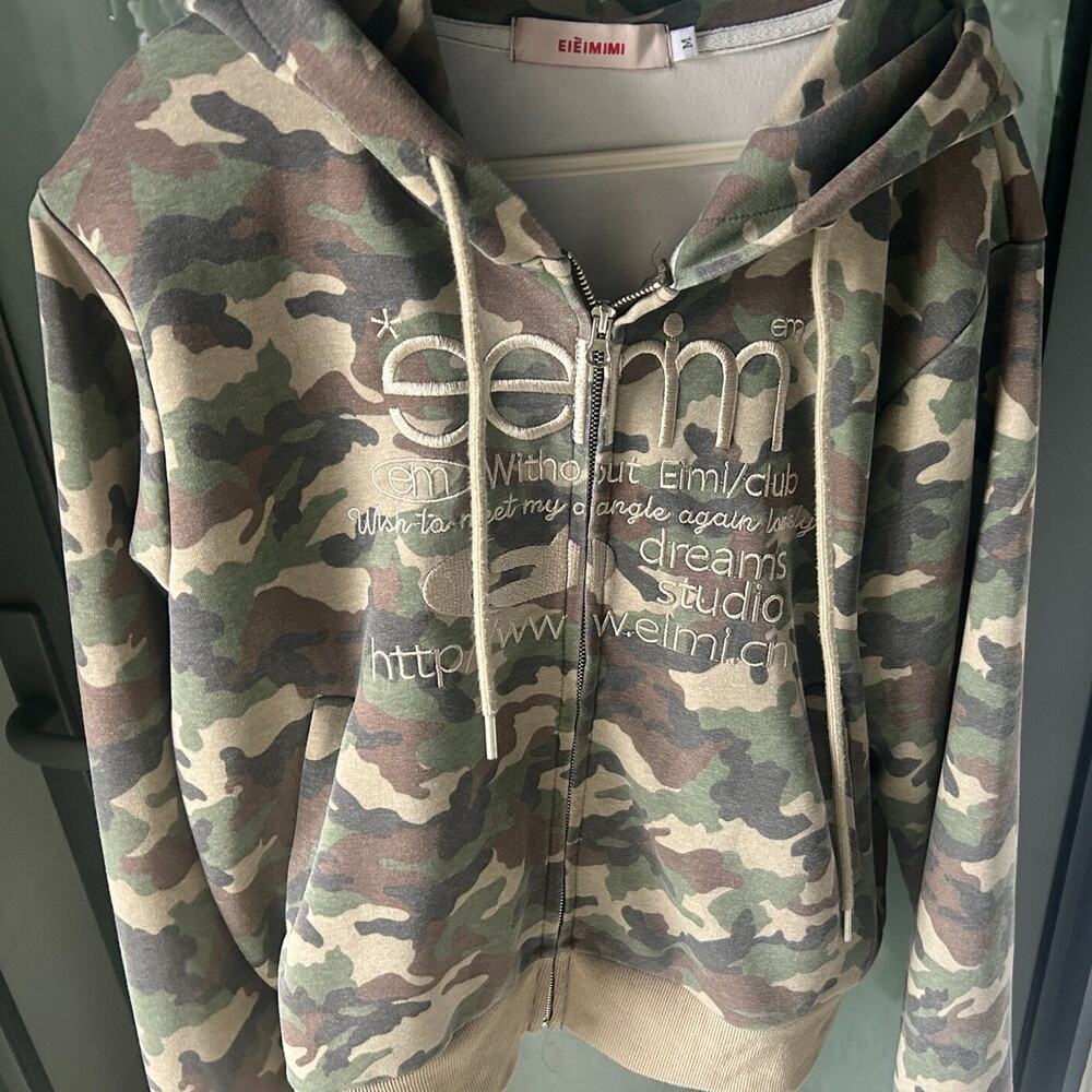 Embroidered Camouflage Zip Up Hoodie Jacket size M